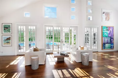 41 Deep Wood Ln, Amagansett, NY 11930