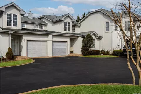 573 Verona Dr #573, Melville, NY 11747