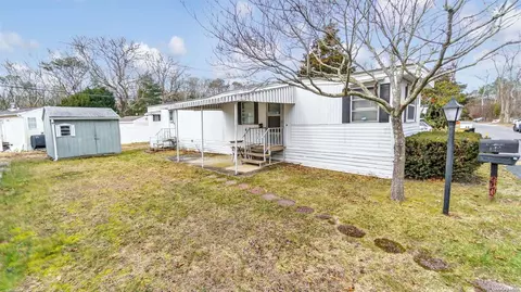 620 Montauk Hwy #42, Westhampton Beach, NY 11978