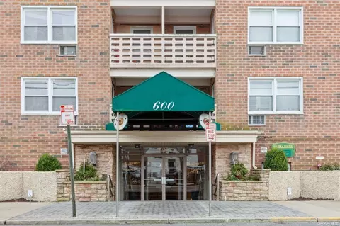 600 Shore Rd #4F, Long Beach, NY 11561