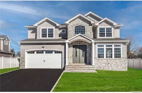 114 Kathleen Dr, Syosset, NY 11791