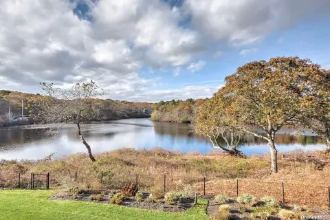 20 Beaver Lake Ct #20, Westhampton, NY 11977