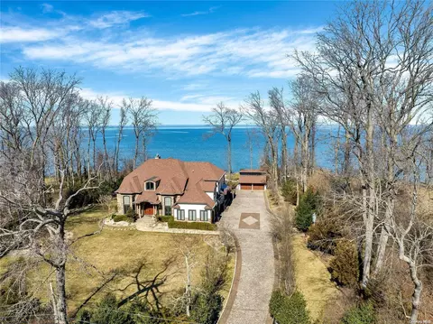 8 Richard Path, Saint James, NY 11780