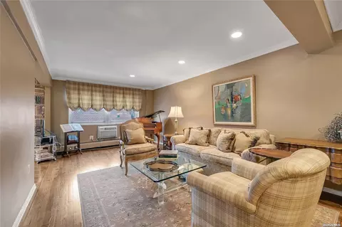 45 Hill Park Ave #3-L, North Hempstead, NY 11021