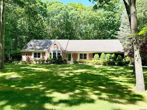 5 Country Club Dr, Shelter Island, NY 11964