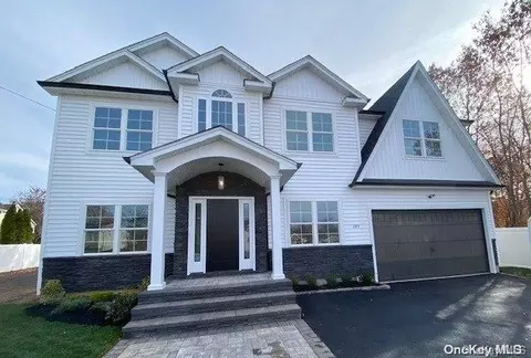 189 Jackson Ave, Syosset, NY 11791