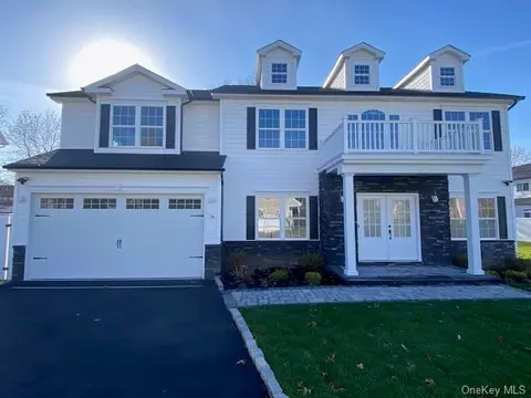 3 Corin Ct # A, Syosset, NY 11791