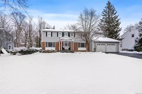 232 W Neck Rd, Huntington, NY 11743