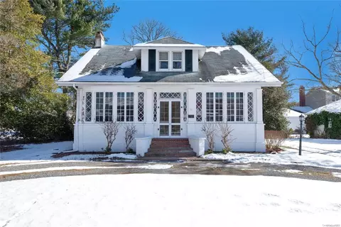 33 Wyant Ave, Lake Ronkonkoma, NY 11779