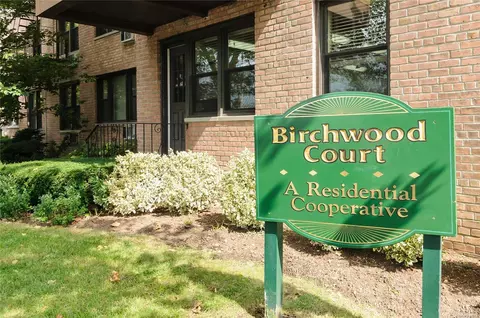 3 Birchwood Ct #5D, North Hempstead, NY 11501