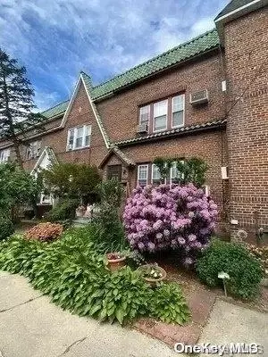 45-29 215th St, Bayside, NY 11361