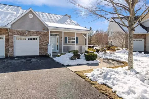 263 Pond Cir #263, Mount Sinai, NY 11766