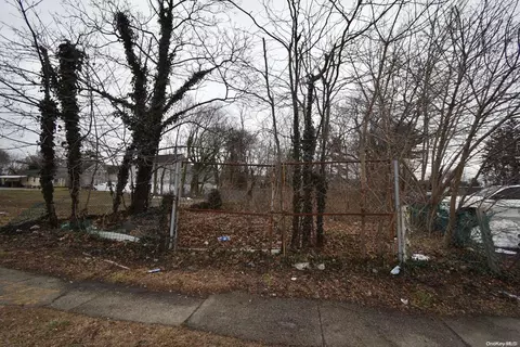 Central Avenue, Oyster Bay, NY 11801