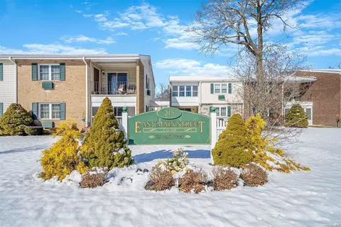 215 E Main St #4, East Islip, NY 11730