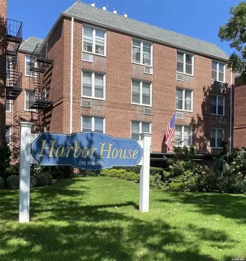 16 Main St #2X, East Rockaway, NY 11518