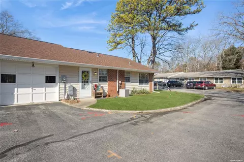 5 Guilford Ct # A, Ridge, NY 11961