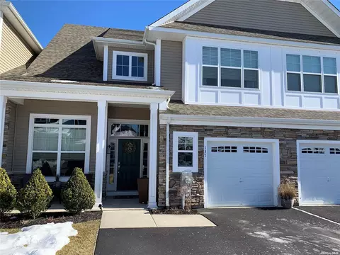 137 Grace Hall Ln #137, Yaphank, NY 11980