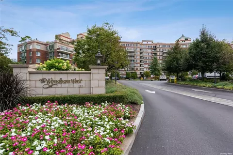 111 Cherry Valley Ave #522, Garden City, NY 11530
