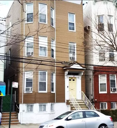 39-18 61st St, New York, NY 11377