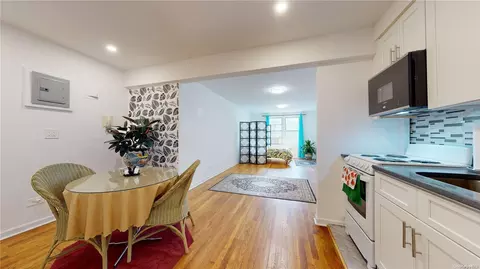 41-50 78th St #220, New York, NY 11373