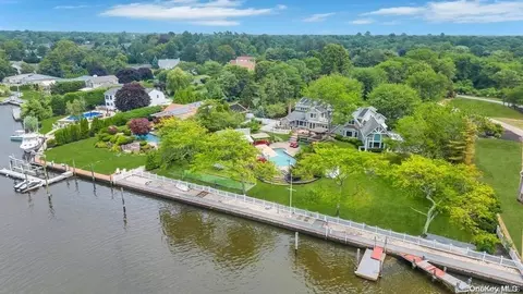 81 Percy Williams Dr, East Islip, NY 11730