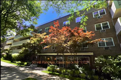 50 Hillpark Ave #2D, North Hempstead, NY 11021