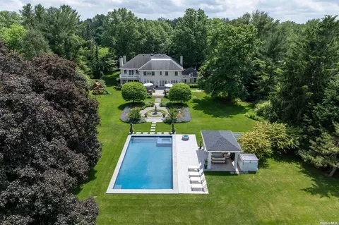 12 Locust Ln, Glen Head, NY 11545