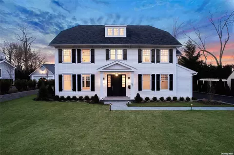 37 Central Dr, North Hempstead, NY 11030