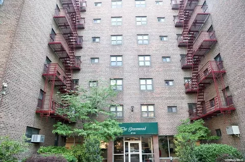 87-30 204 St #A61, New York, NY 11423
