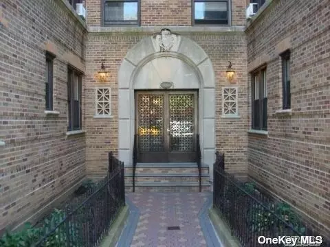 82-16 34 Ave #3E, New York, NY 11372 photo 2