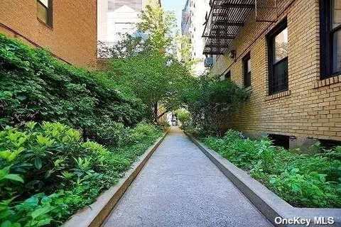 82-16 34 Ave #3E, New York, NY 11372 photo 5