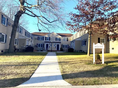 222-27 69th Ave #B, Oakland Gardens, NY 11364
