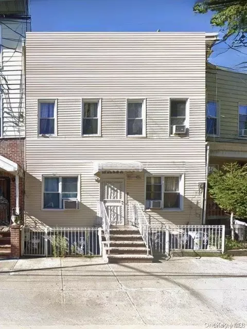 12-24 30th Rd, New York, NY 11102