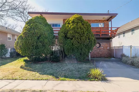 130 Garfield St, Freeport, NY 11520