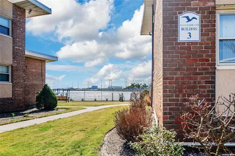 4 Rose St #3-1A, Oceanside, NY 11572
