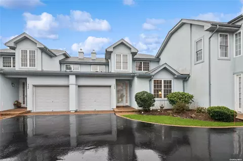 565 Bardini Dr #565, Melville, NY 11747