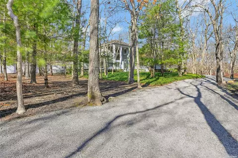2 Grape Arbor Ln, East Hampton, NY 11937