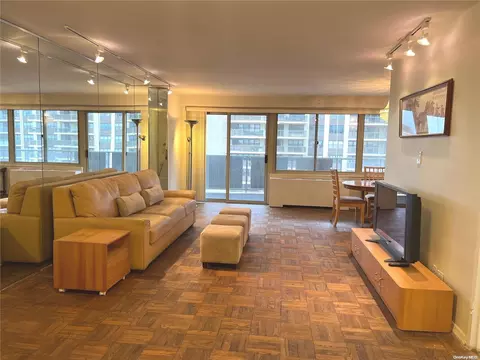 18-15 215 St #8M, New York, NY 11360