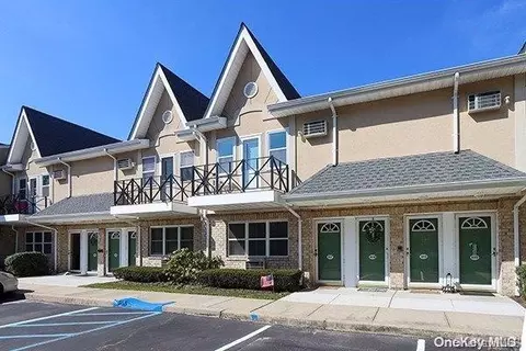 407 Cambridge Ct #407, Glen Cove, NY 11542