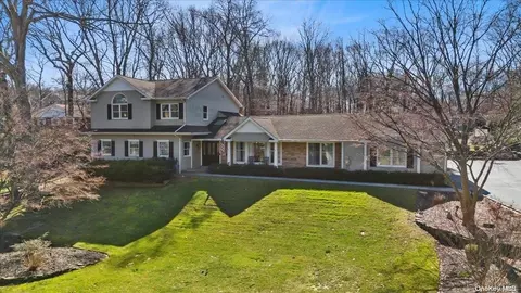 42 Woodfield Ave, Northport, NY 11768