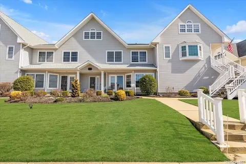 243 Westside Ave #D, Freeport, NY 11520