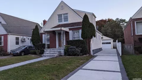 1516 Jasmine Ave, North Hempstead, NY 11040