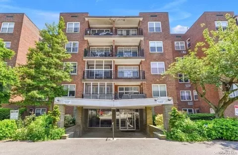 99 Randall Ave #2K, Freeport, NY 11520