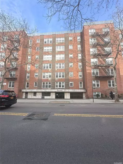 142-15 Franklin Ave #4A, New York, NY 11355