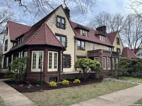 184 Ascan Ave, Forest Hills, NY 11375