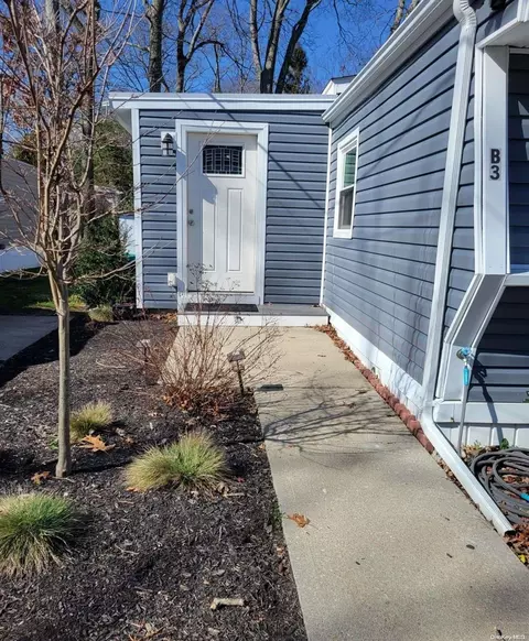 658 B3 Sound Ave, Riverhead, NY 11933