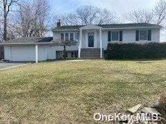 43 Nadine Ln, Port Jefferson Station, NY 11776