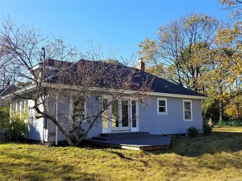 45 Fanning Ave, Hampton Bays, NY 11946