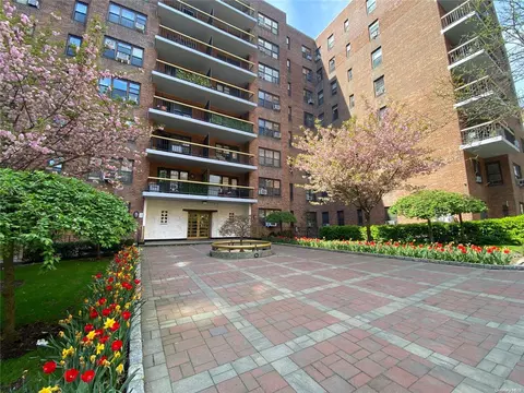67-76 Booth St #8J, Forest Hills, NY 11375