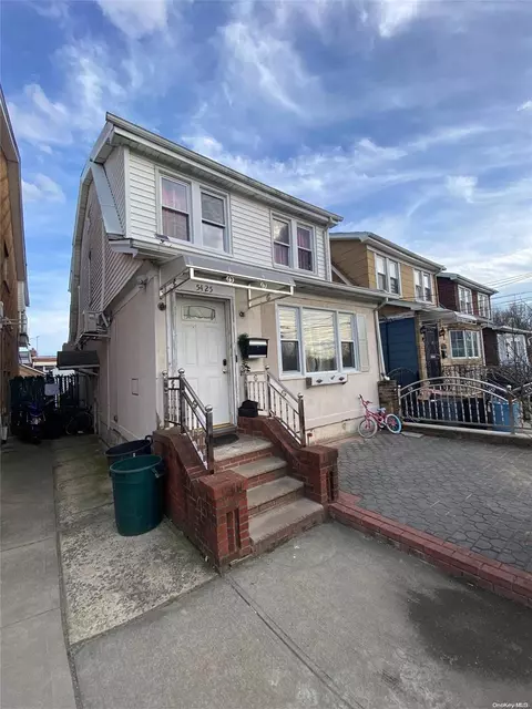54-25 152nd St, New York, NY 11355